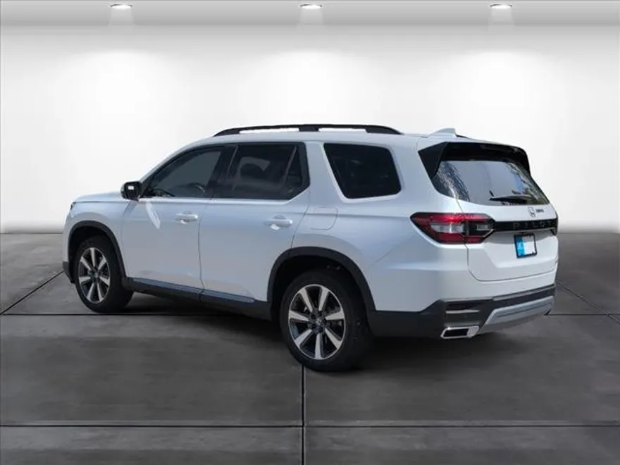 2025 Honda Pilot Touring photo 1