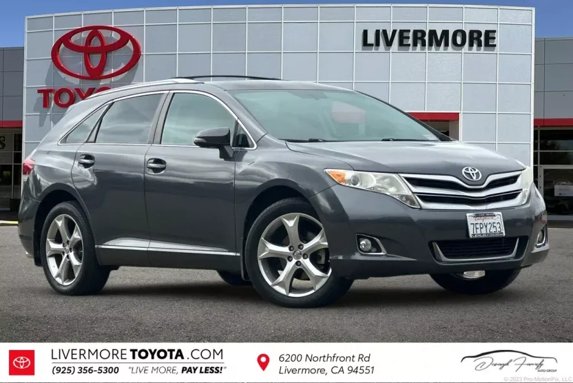 2013 Toyota Venza LE photo 1