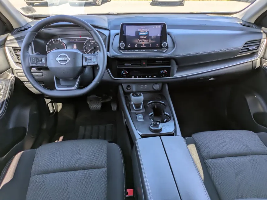 2025 Nissan Rogue SV photo 1
