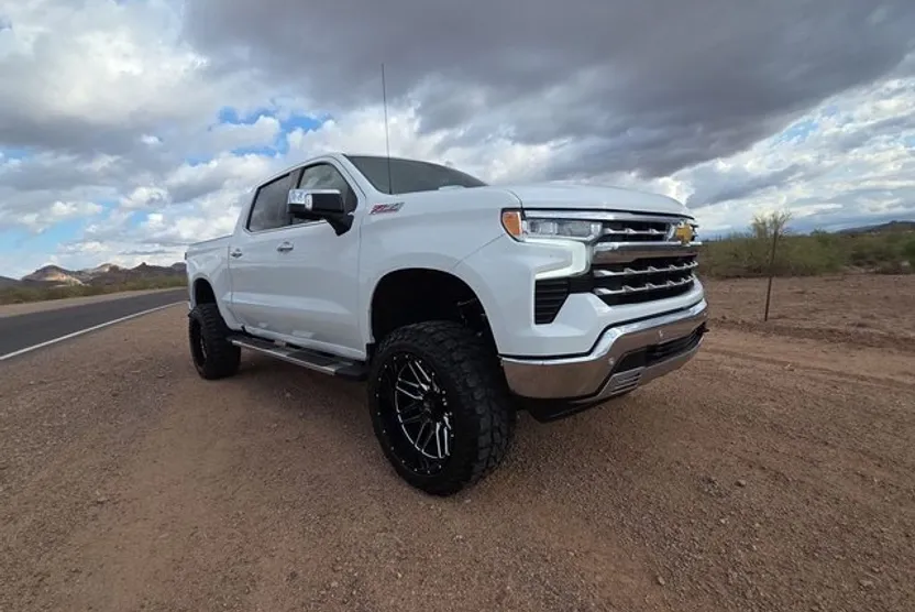 2023 Chevrolet Silverado 1500 LTZ photo 1