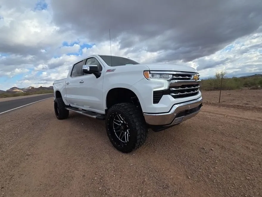 2023 Chevrolet Silverado 1500 LTZ photo 1