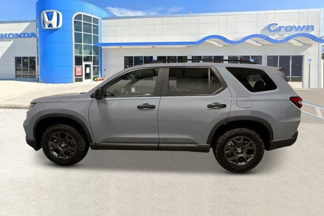 2025 Honda Pilot TrailSport photo 1