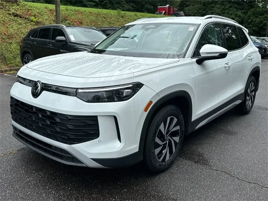 2025 Volkswagen Tiguan S photo 1