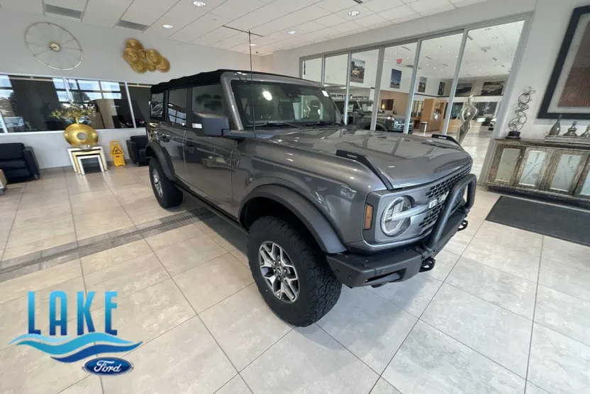 2022 Ford Bronco Badlands photo 1