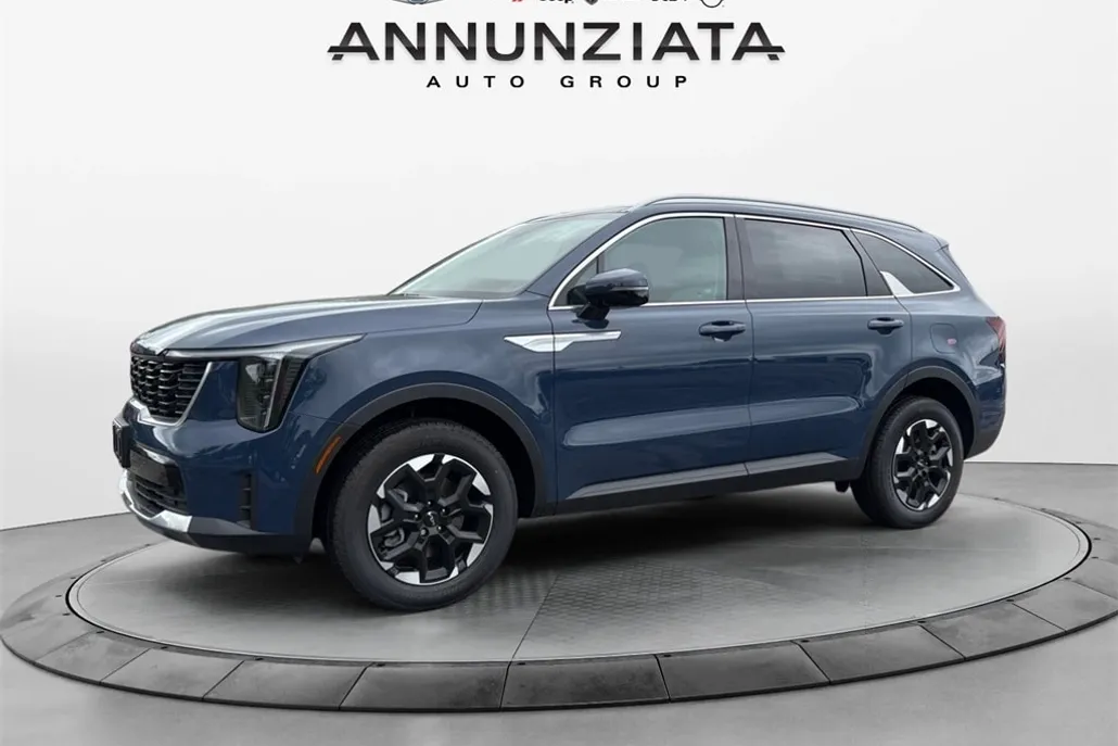 2025 Kia Sorento S photo 1