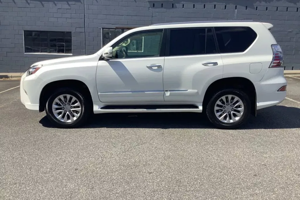 2017 Lexus GX 460 Luxury photo 1