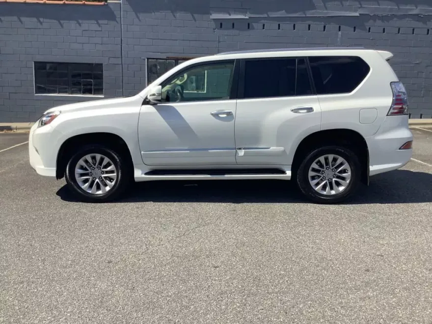 2017 Lexus GX 460 Luxury photo 1