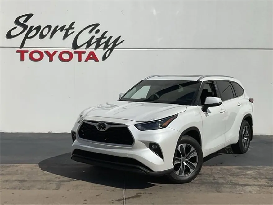 2022 Toyota Highlander XLE photo 1