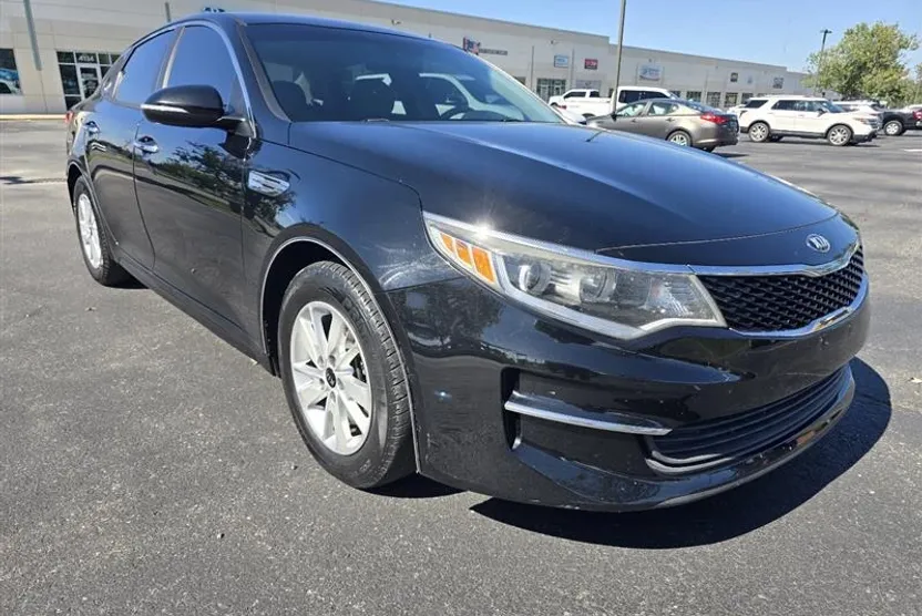 2016 Kia Optima LX photo 1