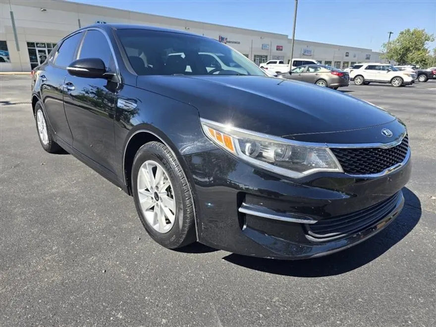 2016 Kia Optima LX photo 1