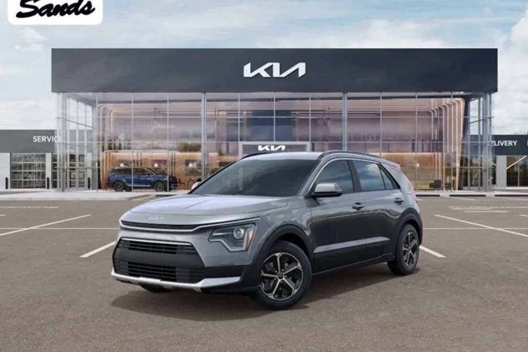 2025 Kia Niro LX photo 1