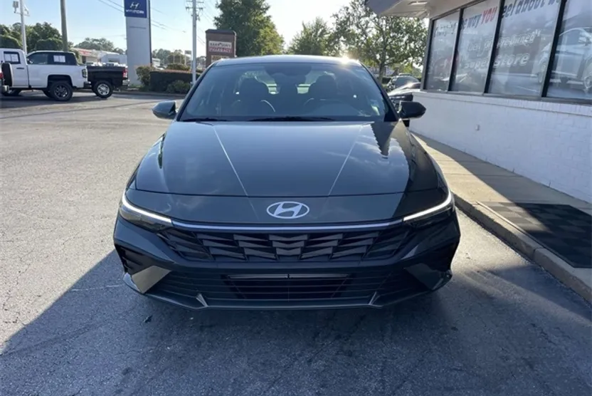 2024 Hyundai Elantra SE photo 1