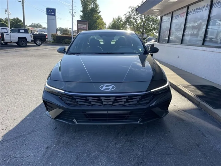 2024 Hyundai Elantra SE photo 1