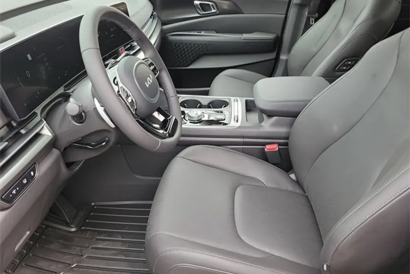 2026 Kia Carnival SX photo 1