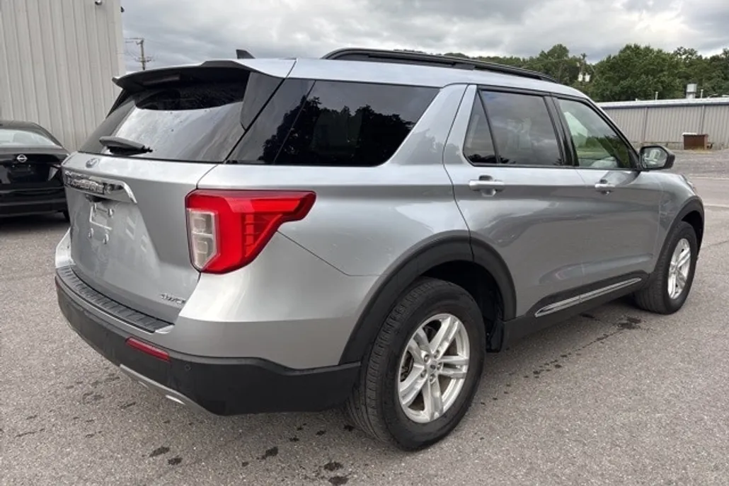 2022 Ford Explorer XLT Sport photo 1