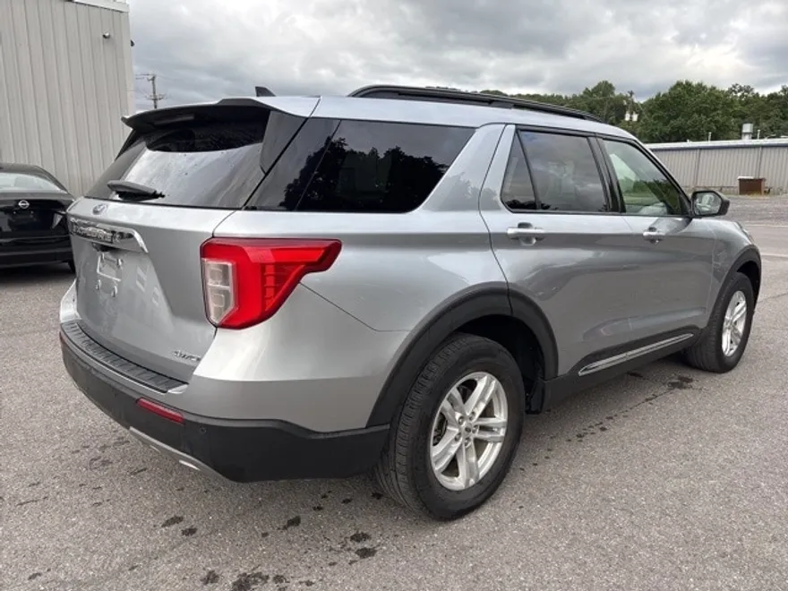 2022 Ford Explorer XLT Sport photo 1