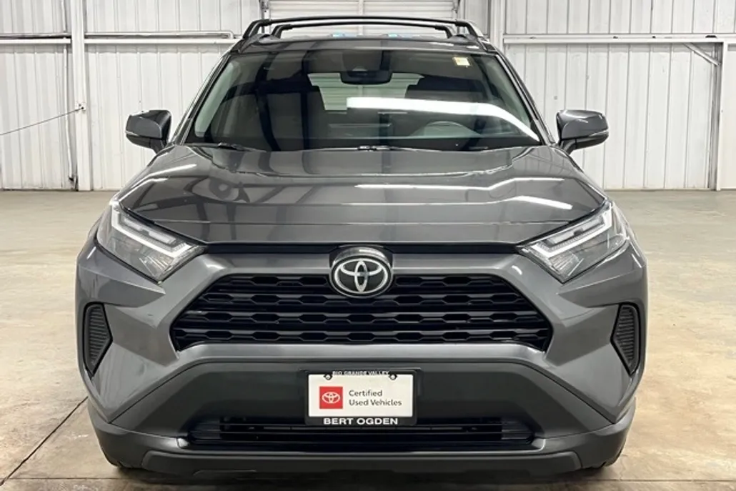 2023 Toyota RAV4 XLE photo 1