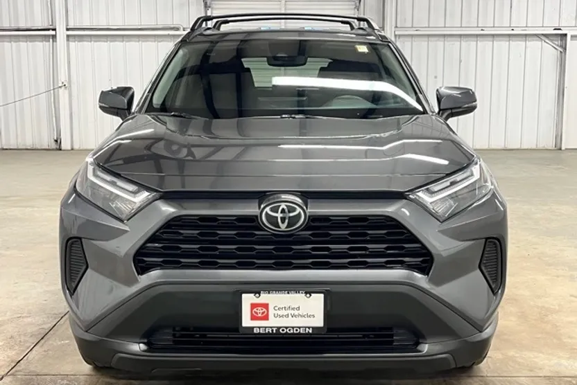 2023 Toyota RAV4 XLE photo 1