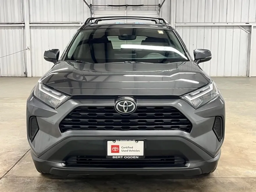 2023 Toyota RAV4 XLE photo 1