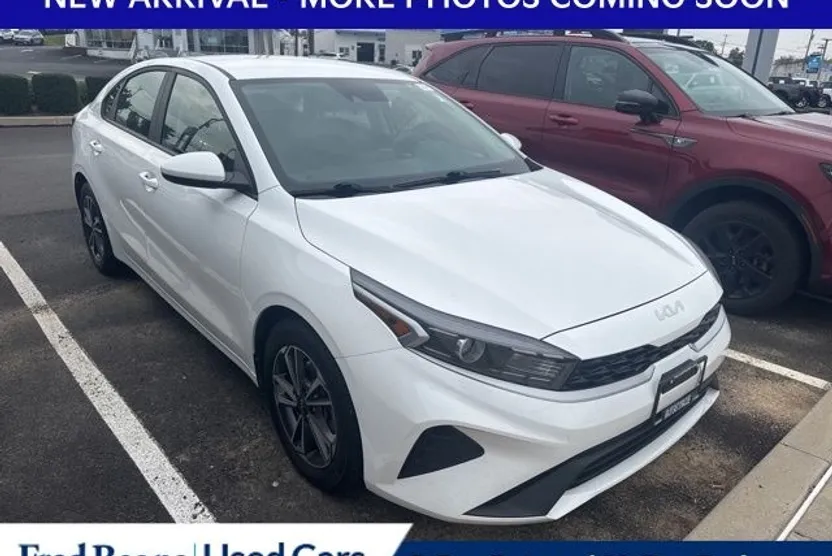 2023 Kia Forte LXS photo 1