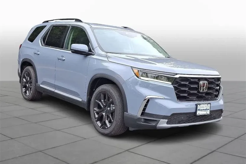 2025 Honda Pilot Touring photo 1