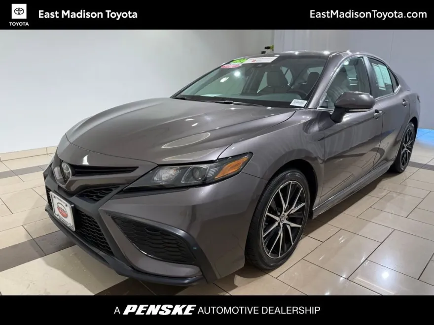 2023 Toyota Camry SE photo 1