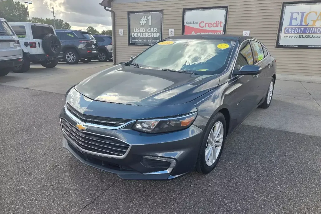 2016 Chevrolet Malibu 1LT photo 1