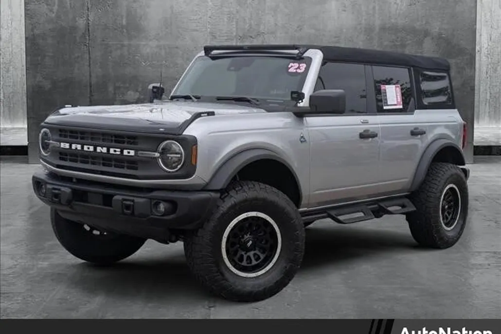 2023 Ford Bronco Black Diamond photo 1