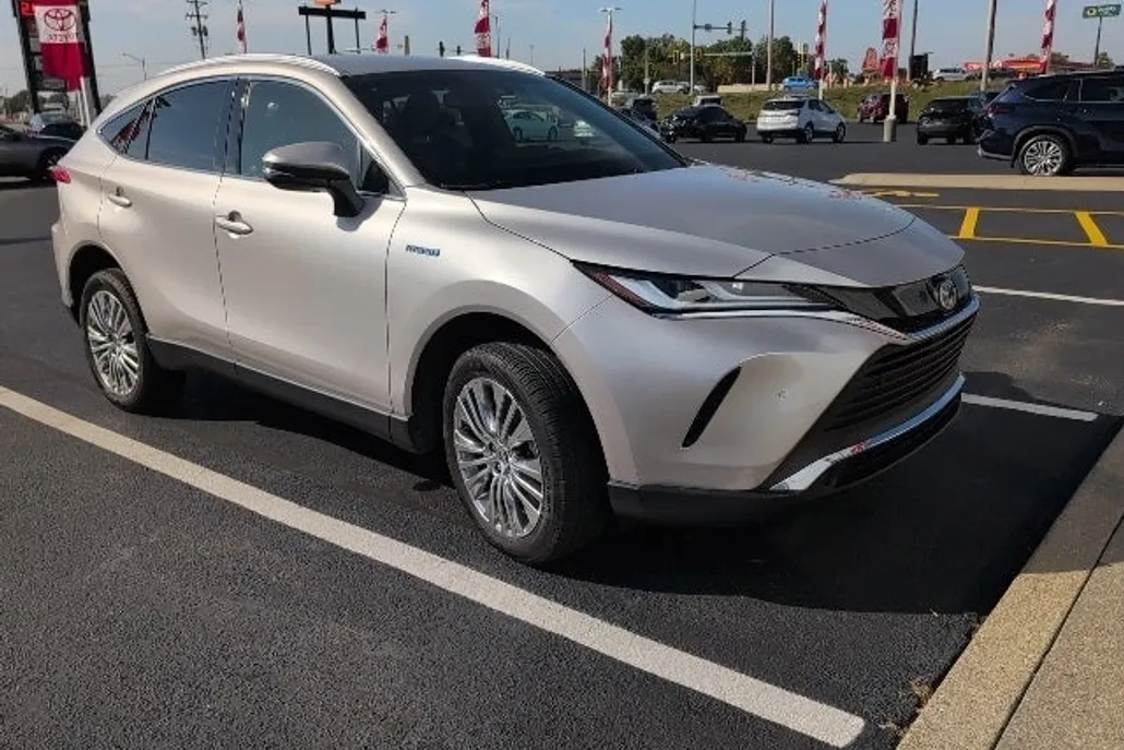 2021 Toyota Venza XLE photo 1