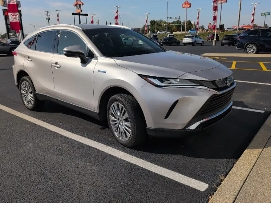 2021 Toyota Venza XLE photo 1