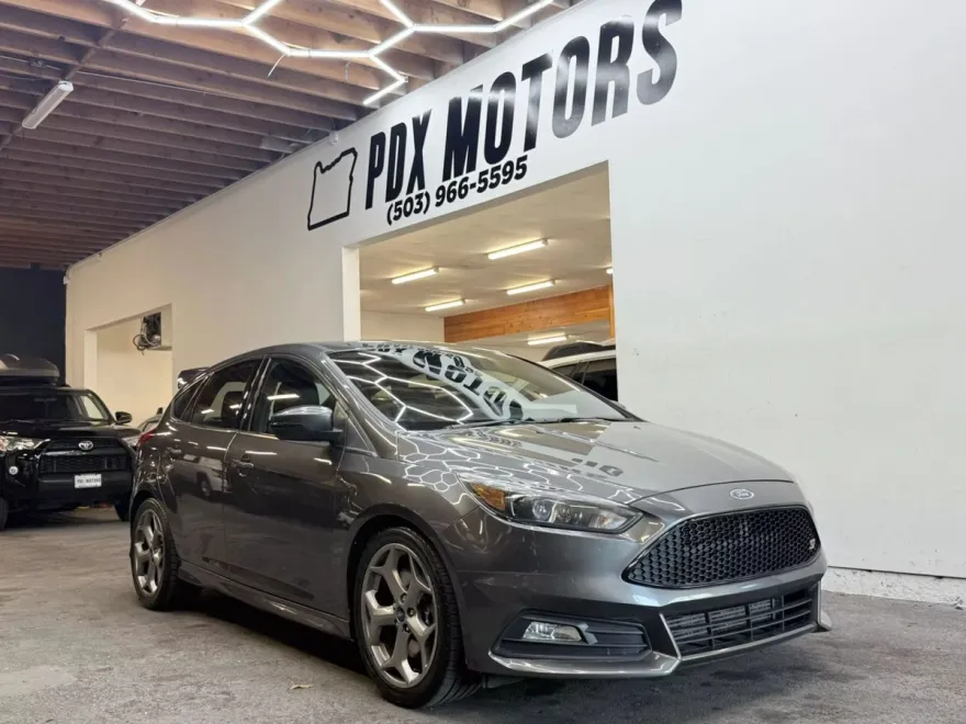 2015 Ford Focus ST photo 1
