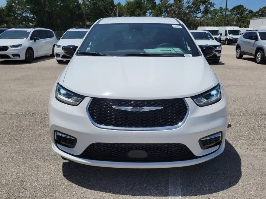 2025 Chrysler Pacifica photo 1