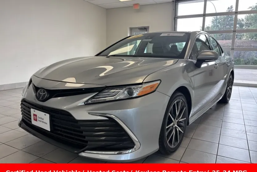 2021 Toyota Camry XLE photo 1