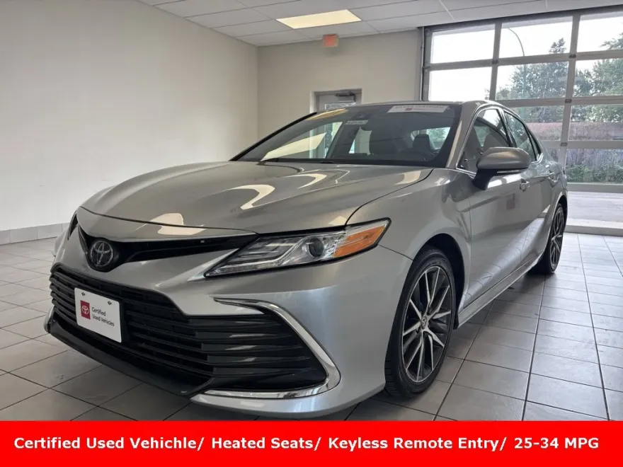 2021 Toyota Camry XLE photo 1