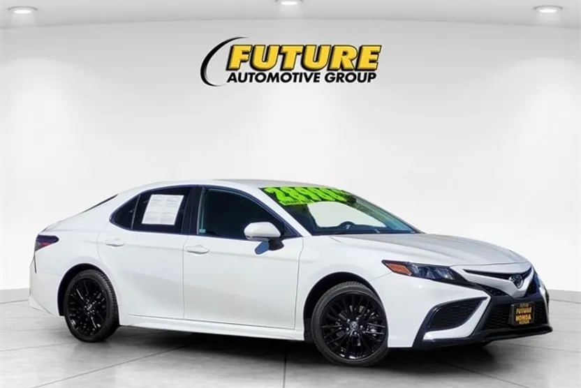2024 Toyota Camry SE photo 1