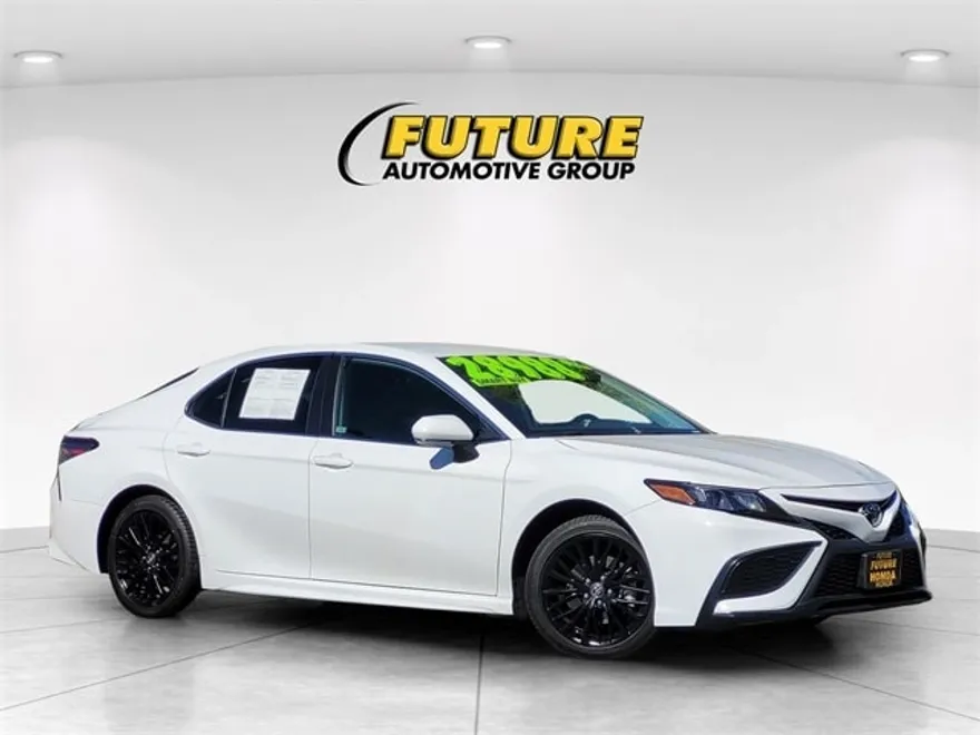 2024 Toyota Camry SE photo 1