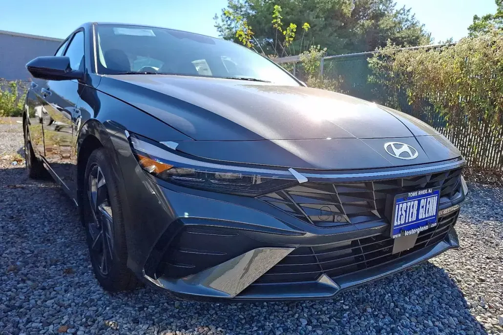 2025 Hyundai Elantra Limited photo 1