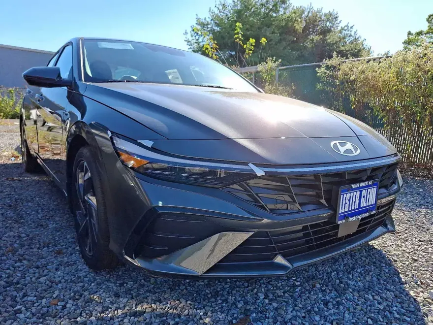 2025 Hyundai Elantra Limited photo 1