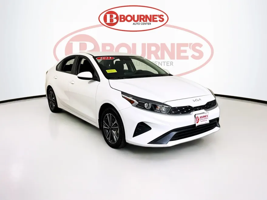 2023 Kia Forte LXS photo 1
