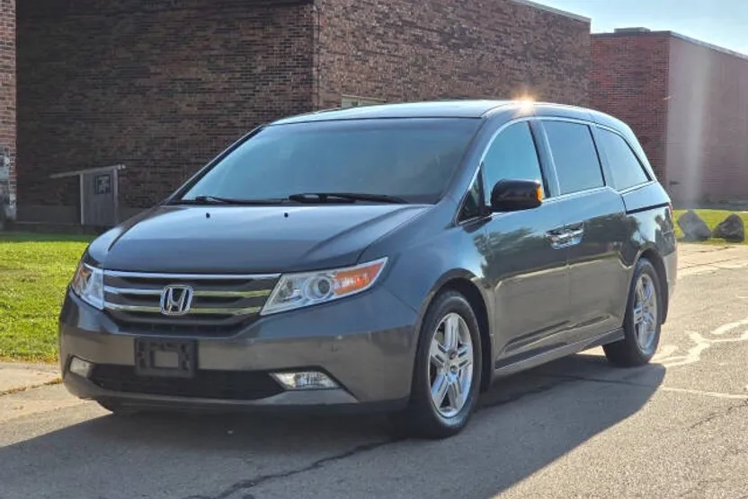 2011 Honda Odyssey Touring Elite photo 1