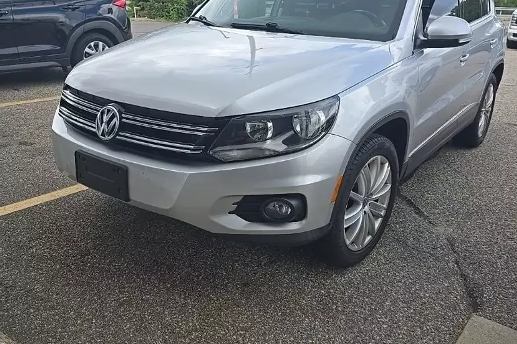 2015 Volkswagen Tiguan SEL photo 1