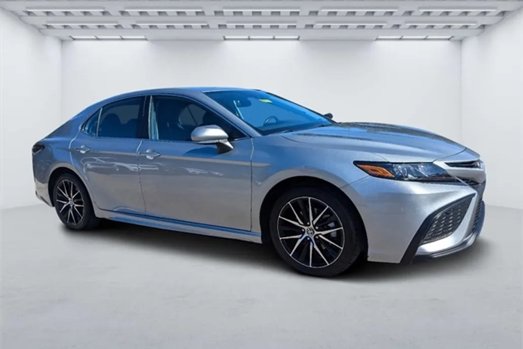 2023 Toyota Camry SE photo 1