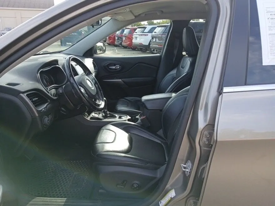 2020 Jeep Cherokee Latitude photo 1