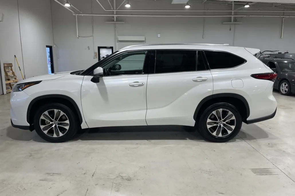 2020 Toyota Highlander XLE photo 1
