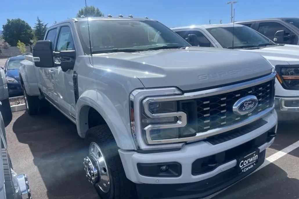 2025 Ford F-450 photo 1