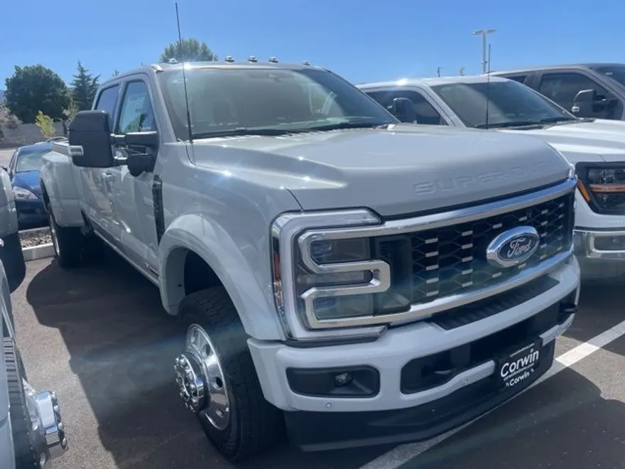 2025 Ford F-450 photo 1