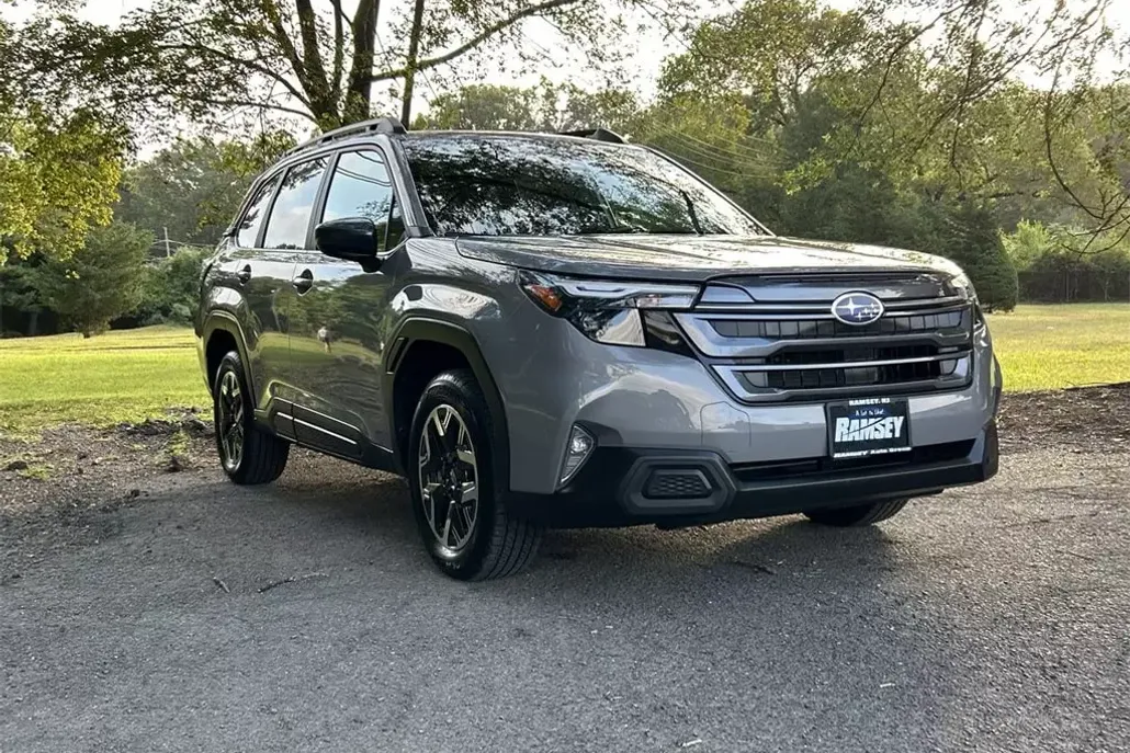 2025 Subaru Forester Premium Base photo 1