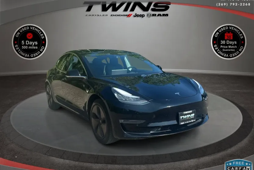 2019 Tesla Model 3 Standard Range Plus photo 1