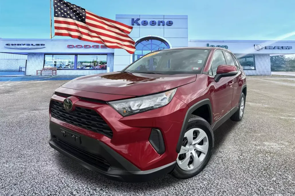 2022 Toyota RAV4 LE photo 1