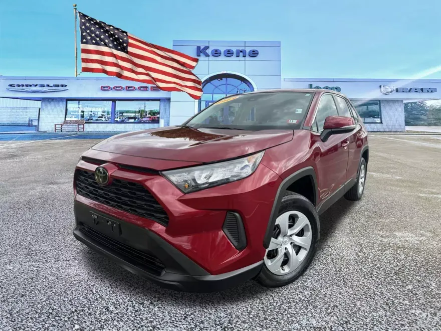 2022 Toyota RAV4 LE photo 1
